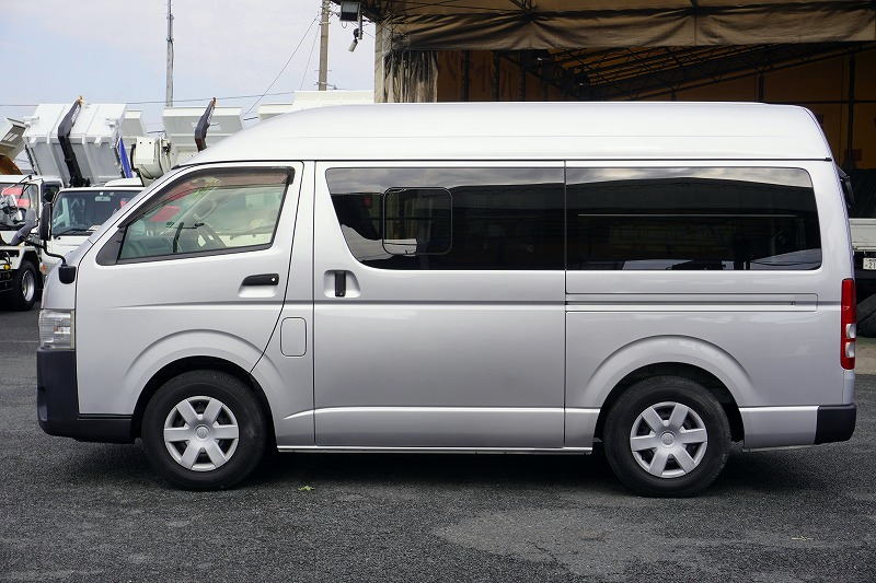 ハイエース　ロング　ＤＸ　４ドア　「ハイルーフ」　ガソリン車　３人乗り　トヨタ車体製パワーゲート　荷室加工有り　荷台板張り　ラッシング１段　床フック３対　小窓　バックカメラ　純正ナビ　ワンセグＴＶ　ＥＴＣ　キーレス　ワンオーナー！ＡＴ車！1