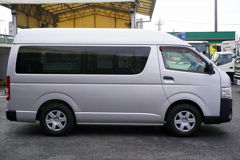 ハイエース　ロング　ＤＸ　４ドア　「ハイルーフ」　ガソリン車　３人乗り　トヨタ車体製パワーゲート　荷室加工有り　荷台板張り　ラッシング１段　床フック３対　小窓　バックカメラ　純正ナビ　ワンセグＴＶ　ＥＴＣ　キーレス　ワンオーナー！ＡＴ車！3