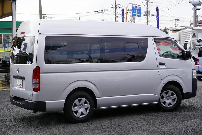 ハイエース　ロング　ＤＸ　４ドア　「ハイルーフ」　ガソリン車　３人乗り　トヨタ車体製パワーゲート　荷室加工有り　荷台板張り　ラッシング１段　床フック３対　小窓　バックカメラ　純正ナビ　ワンセグＴＶ　ＥＴＣ　キーレス　ワンオーナー！ＡＴ車！6