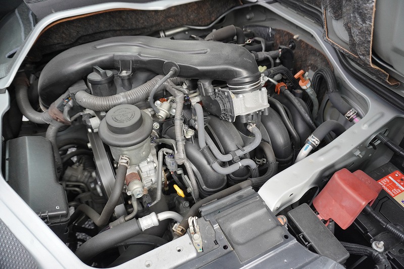 ハイエース　ロング　ＤＸ　４ドア　「ハイルーフ」　ガソリン車　３人乗り　トヨタ車体製パワーゲート　荷室加工有り　荷台板張り　ラッシング１段　床フック３対　小窓　バックカメラ　純正ナビ　ワンセグＴＶ　ＥＴＣ　キーレス　ワンオーナー！ＡＴ車！12