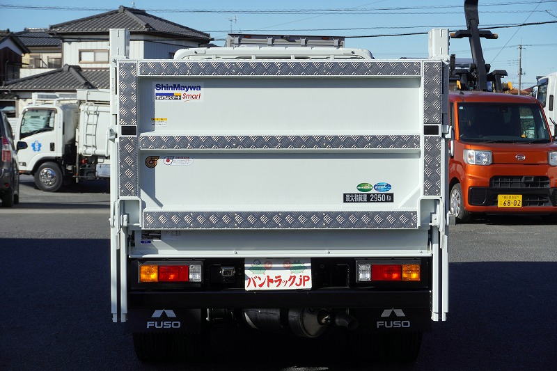 （未使用）　キャンター　「標準幅　ショート」　平ボディー　垂直パワーゲート　積載２９５０ｋｇ　三方開　左電格ミラー　バックカメラ　ＥＴＣ２．０　ＬＥＤヘッドライト＆ＬＥＤフォグランプ　衝突軽減ブレーキ　車線逸脱警報　AＴ車！　車検「Ｒ８年１２月まで！」2