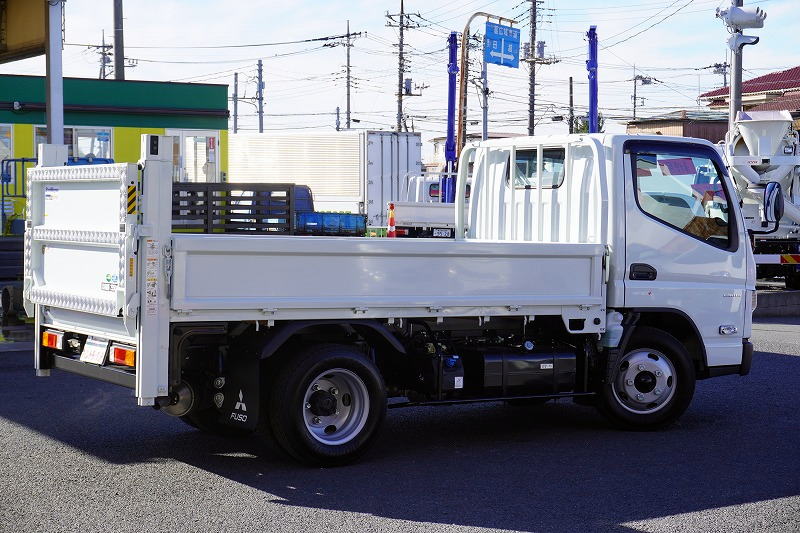 （未使用）　キャンター　「標準幅　ショート」　平ボディー　垂直パワーゲート　積載２９５０ｋｇ　三方開　左電格ミラー　バックカメラ　ＥＴＣ２．０　ＬＥＤヘッドライト＆ＬＥＤフォグランプ　衝突軽減ブレーキ　車線逸脱警報　AＴ車！　車検「Ｒ８年１２月まで！」6