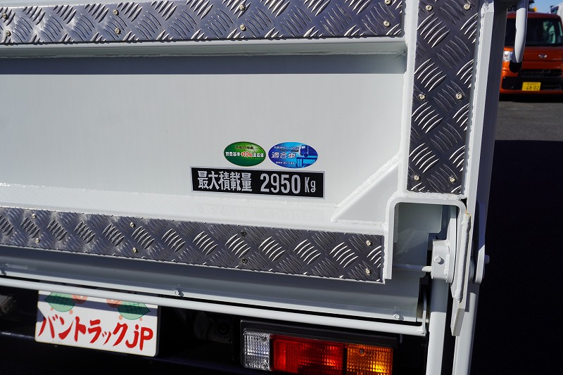 （未使用）　キャンター　「標準幅　ショート」　平ボディー　垂直パワーゲート　積載２９５０ｋｇ　三方開　左電格ミラー　バックカメラ　ＥＴＣ２．０　ＬＥＤヘッドライト＆ＬＥＤフォグランプ　衝突軽減ブレーキ　車線逸脱警報　AＴ車！　車検「Ｒ８年１２月まで！」23