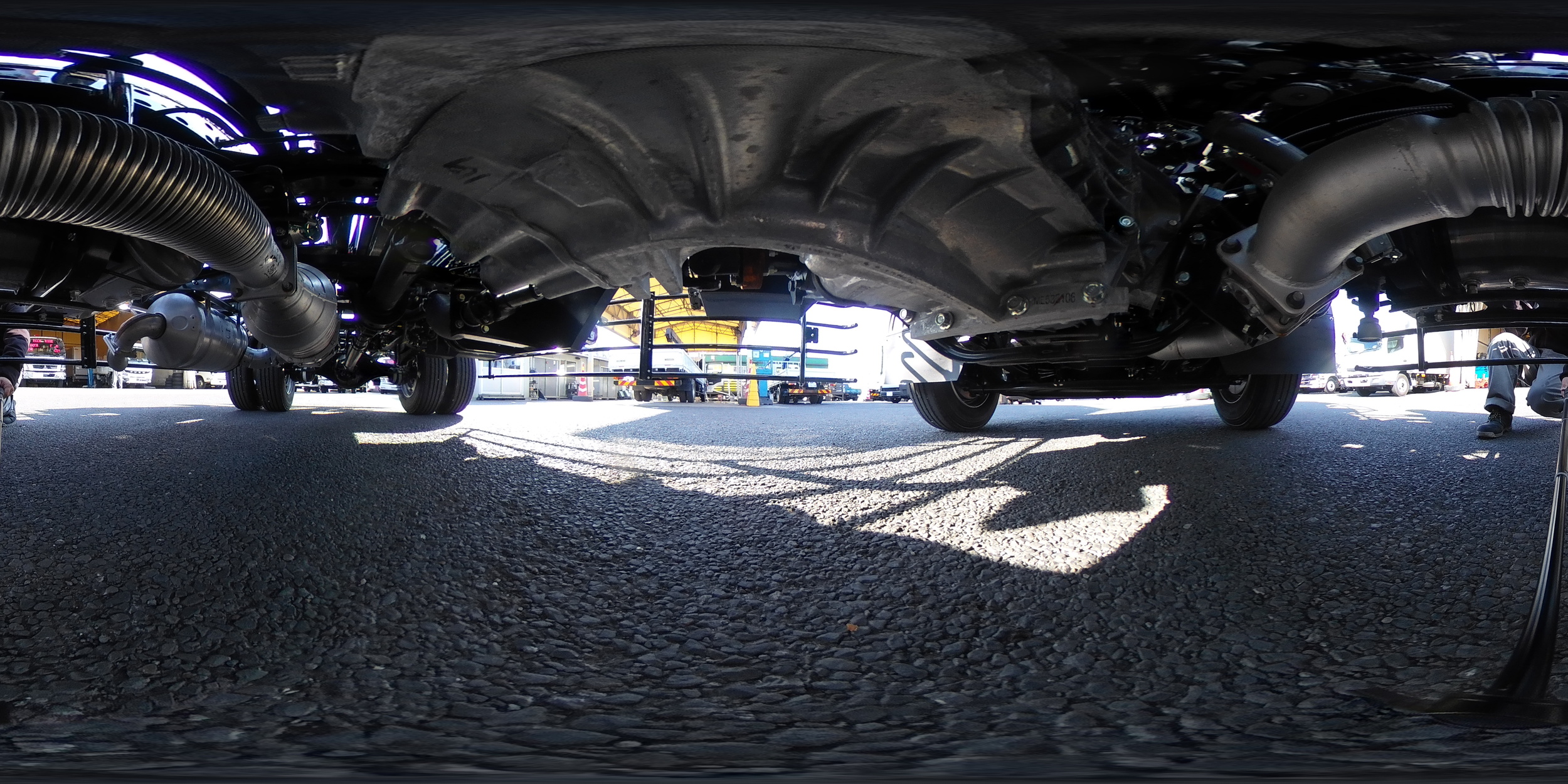 （未使用）　ファイター　増トン　「ベッド付き」　フックロール　極東製　積載７９００ｋｇ　ツインシリンダー　キャブバックステップ　ラジコン　メッキパーツ　ＨＩＤヘッドライト　フォグランプ　オートエアコン　ミラーヒーター　坂道発進補助　衝突軽減ブレーキ　車線逸脱警報　６速ＭＴ！　車検「Ｒ７年１０月まで！」1
