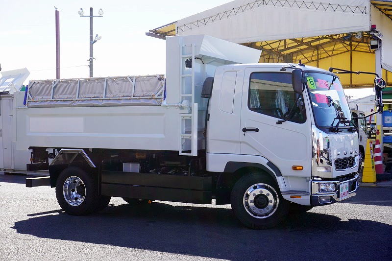 （未使用）　ファイター　増トン　「ベッド付き」　土砂ダンプ　新明和製　一方開　積載７３００ｋｇ　電動コボレーン　鳥居シートデッキ＆ラダー　造りボディー　砂切り　坂道発進補助　衝突軽減ブレーキ　車線逸脱警報　アルミホイール　メッキパーツ　６速ＭＴ！車検「Ｒ７年７月まで！」4