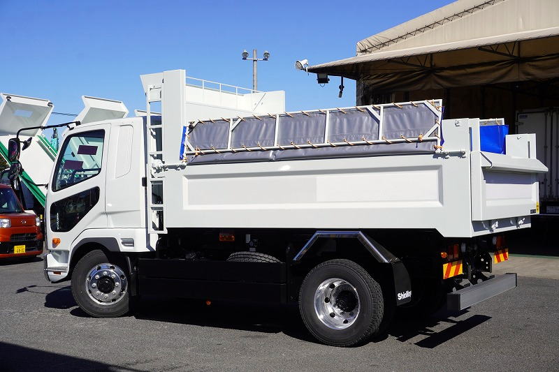 （未使用）　ファイター　増トン　「ベッド付き」　土砂ダンプ　新明和製　一方開　積載７３００ｋｇ　電動コボレーン　鳥居シートデッキ＆ラダー　造りボディー　砂切り　坂道発進補助　衝突軽減ブレーキ　車線逸脱警報　アルミホイール　メッキパーツ　６速ＭＴ！車検「Ｒ７年７月まで！」5