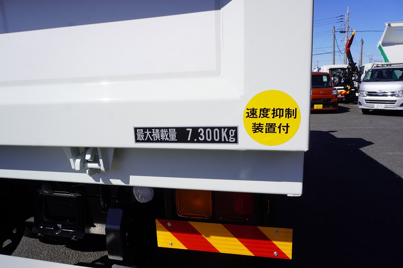 （未使用）　ファイター　増トン　「ベッド付き」　土砂ダンプ　新明和製　一方開　積載７３００ｋｇ　電動コボレーン　鳥居シートデッキ＆ラダー　造りボディー　砂切り　坂道発進補助　衝突軽減ブレーキ　車線逸脱警報　アルミホイール　メッキパーツ　６速ＭＴ！車検「Ｒ７年７月まで！」19