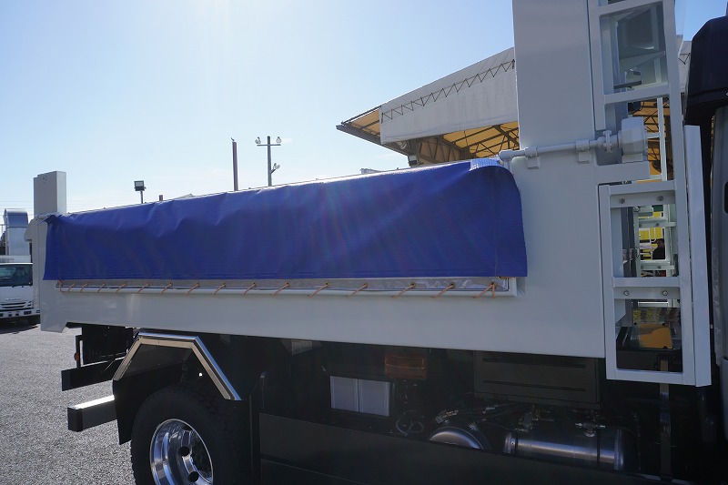 （未使用）　ファイター　増トン　「ベッド付き」　土砂ダンプ　新明和製　一方開　積載７３００ｋｇ　電動コボレーン　鳥居シートデッキ＆ラダー　造りボディー　砂切り　坂道発進補助　衝突軽減ブレーキ　車線逸脱警報　アルミホイール　メッキパーツ　６速ＭＴ！車検「Ｒ７年７月まで！」22