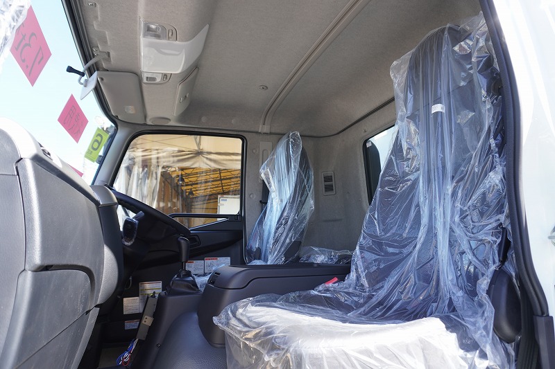 （未使用）　ファイター　増トン　「ベッド付き」　土砂ダンプ　新明和製　一方開　積載７３００ｋｇ　電動コボレーン　鳥居シートデッキ＆ラダー　造りボディー　砂切り　坂道発進補助　衝突軽減ブレーキ　車線逸脱警報　アルミホイール　メッキパーツ　６速ＭＴ！車検「Ｒ７年７月まで！」37