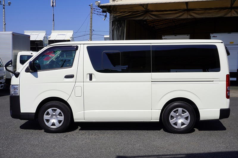 ハイエース　ロング　ＤＸ　５ドア　ガソリン車　３～６人乗り　トヨタ車体製パワーゲート　小窓　純正ナビ　ＥＴＣ　バックカメラ　キーレス　衝突軽減ブレーキ　車線逸脱警報　ワンオーナー！ＡＴ車！1