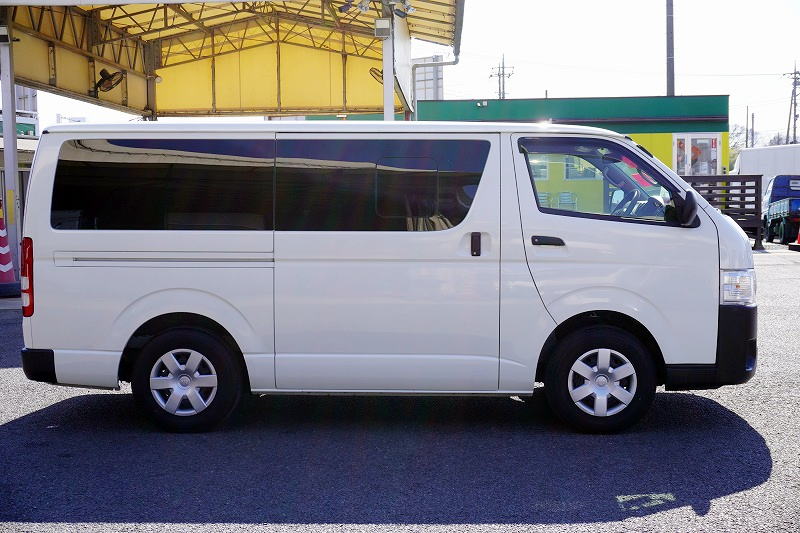 ハイエース　ロング　ＤＸ　５ドア　ガソリン車　３～６人乗り　トヨタ車体製パワーゲート　小窓　純正ナビ　ＥＴＣ　バックカメラ　キーレス　衝突軽減ブレーキ　車線逸脱警報　ワンオーナー！ＡＴ車！3