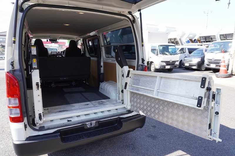 ハイエース　ロング　ＤＸ　５ドア　ガソリン車　３～６人乗り　トヨタ車体製パワーゲート　小窓　純正ナビ　ＥＴＣ　バックカメラ　キーレス　衝突軽減ブレーキ　車線逸脱警報　ワンオーナー！ＡＴ車！22