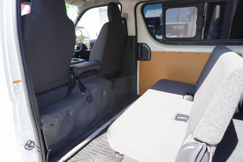ハイエース　ロング　ＤＸ　５ドア　ガソリン車　３～６人乗り　トヨタ車体製パワーゲート　小窓　純正ナビ　ＥＴＣ　バックカメラ　キーレス　衝突軽減ブレーキ　車線逸脱警報　ワンオーナー！ＡＴ車！25
