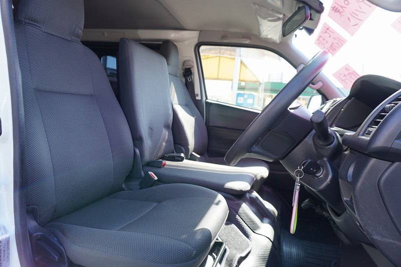 ハイエース　ロング　ＤＸ　５ドア　ガソリン車　３～６人乗り　トヨタ車体製パワーゲート　小窓　純正ナビ　ＥＴＣ　バックカメラ　キーレス　衝突軽減ブレーキ　車線逸脱警報　ワンオーナー！ＡＴ車！35