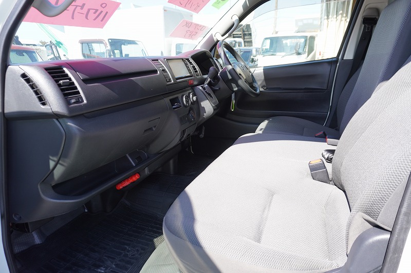 ハイエース　ロング　ＤＸ　５ドア　ガソリン車　３～６人乗り　トヨタ車体製パワーゲート　小窓　純正ナビ　ＥＴＣ　バックカメラ　キーレス　衝突軽減ブレーキ　車線逸脱警報　ワンオーナー！ＡＴ車！37