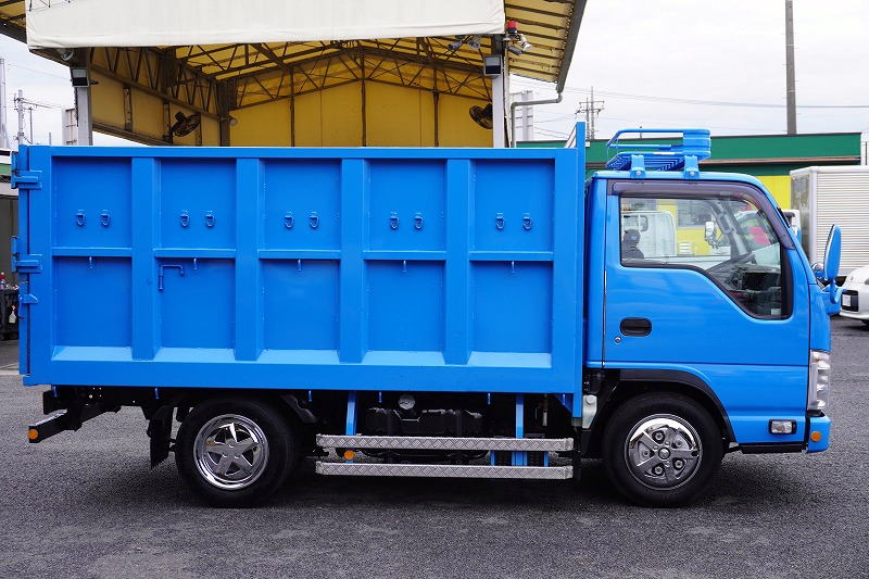 エルフ　「標準幅　ショート」　資源ゴミ回収車　積載２０００ｋｇ　一方開　造りボディー　リア三枚扉　鳥居シマ板張り　荷台鉄板張り　ルーフキャリア　坂道発進補助　フォグランプ　メッキホイールライナー　６速ＭＴ！希少車！！程度良いです3