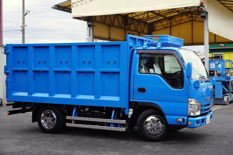 エルフ　「標準幅　ショート」　資源ゴミ回収車　積載２０００ｋｇ　一方開　造りボディー　リア三枚扉　鳥居シマ板張り　荷台鉄板張り　ルーフキャリア　坂道発進補助　フォグランプ　メッキホイールライナー　６速ＭＴ！希少車！！程度良いです4