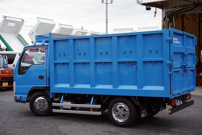 エルフ　「標準幅　ショート」　資源ゴミ回収車　積載２０００ｋｇ　一方開　造りボディー　リア三枚扉　鳥居シマ板張り　荷台鉄板張り　ルーフキャリア　坂道発進補助　フォグランプ　メッキホイールライナー　６速ＭＴ！希少車！！程度良いです5