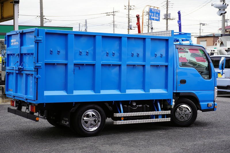 エルフ　「標準幅　ショート」　資源ゴミ回収車　積載２０００ｋｇ　一方開　造りボディー　リア三枚扉　鳥居シマ板張り　荷台鉄板張り　ルーフキャリア　坂道発進補助　フォグランプ　メッキホイールライナー　６速ＭＴ！希少車！！程度良いです6