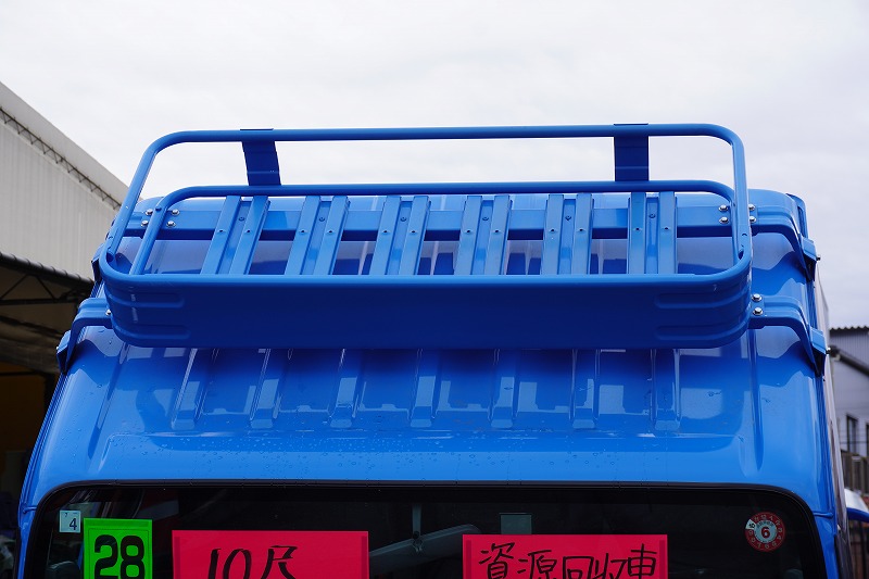 エルフ　「標準幅　ショート」　資源ゴミ回収車　積載２０００ｋｇ　一方開　造りボディー　リア三枚扉　鳥居シマ板張り　荷台鉄板張り　ルーフキャリア　坂道発進補助　フォグランプ　メッキホイールライナー　６速ＭＴ！希少車！！程度良いです15