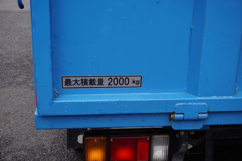 エルフ　「標準幅　ショート」　資源ゴミ回収車　積載２０００ｋｇ　一方開　造りボディー　リア三枚扉　鳥居シマ板張り　荷台鉄板張り　ルーフキャリア　坂道発進補助　フォグランプ　メッキホイールライナー　６速ＭＴ！希少車！！程度良いです22
