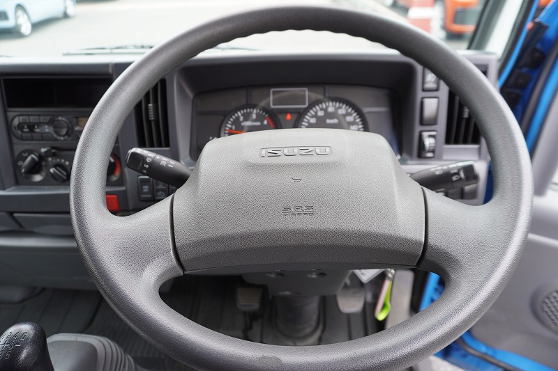 エルフ　「標準幅　ショート」　資源ゴミ回収車　積載２０００ｋｇ　一方開　造りボディー　リア三枚扉　鳥居シマ板張り　荷台鉄板張り　ルーフキャリア　坂道発進補助　フォグランプ　メッキホイールライナー　６速ＭＴ！希少車！！程度良いです25