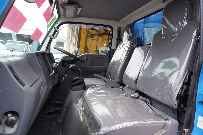 エルフ　「標準幅　ショート」　資源ゴミ回収車　積載２０００ｋｇ　一方開　造りボディー　リア三枚扉　鳥居シマ板張り　荷台鉄板張り　ルーフキャリア　坂道発進補助　フォグランプ　メッキホイールライナー　６速ＭＴ！希少車！！程度良いです33