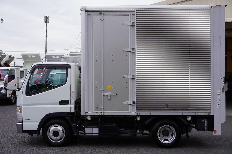 キャンター　１０尺　アルミバン　高箱　積載１９５０ｋｇ　サイドドア　跳ね上げ式　パワーゲート　ラッシング２段　バックカメラ　ＥＴＣ２．０　左電格ミラー　坂道発進補助　フォグランプ　メッキパーツ　パブコ製　５速ＭＴ！低走行！準中型（５トン限定）免許対応！！1