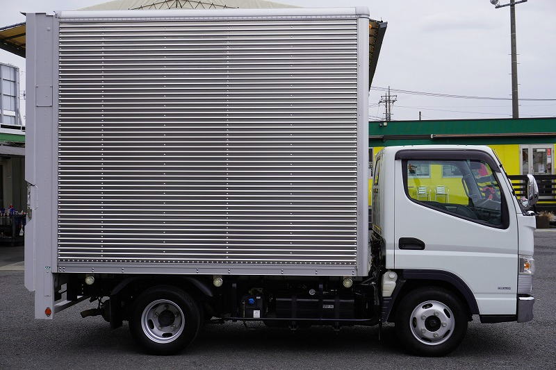 キャンター　１０尺　アルミバン　高箱　積載１９５０ｋｇ　サイドドア　跳ね上げ式　パワーゲート　ラッシング２段　バックカメラ　ＥＴＣ２．０　左電格ミラー　坂道発進補助　フォグランプ　メッキパーツ　パブコ製　５速ＭＴ！低走行！準中型（５トン限定）免許対応！！3