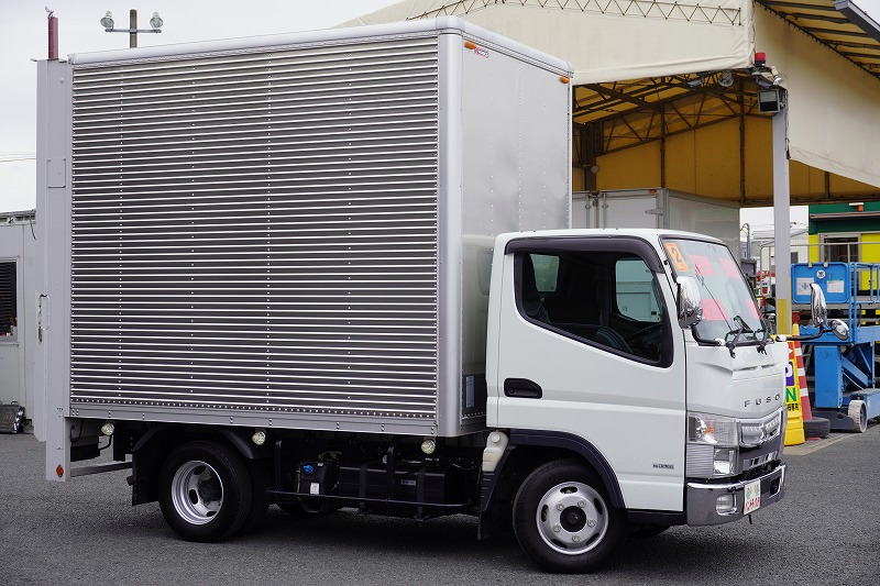 キャンター　１０尺　アルミバン　高箱　積載１９５０ｋｇ　サイドドア　跳ね上げ式　パワーゲート　ラッシング２段　バックカメラ　ＥＴＣ２．０　左電格ミラー　坂道発進補助　フォグランプ　メッキパーツ　パブコ製　５速ＭＴ！低走行！準中型（５トン限定）免許対応！！4
