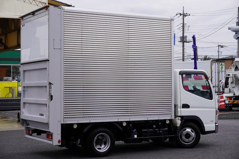 キャンター　１０尺　アルミバン　高箱　積載１９５０ｋｇ　サイドドア　跳ね上げ式　パワーゲート　ラッシング２段　バックカメラ　ＥＴＣ２．０　左電格ミラー　坂道発進補助　フォグランプ　メッキパーツ　パブコ製　５速ＭＴ！低走行！準中型（５トン限定）免許対応！！6