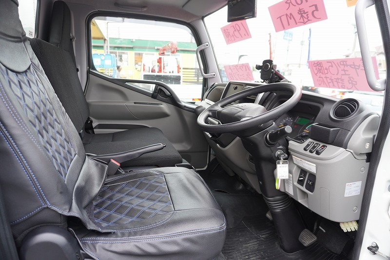 キャンター　１０尺　アルミバン　高箱　積載１９５０ｋｇ　サイドドア　跳ね上げ式　パワーゲート　ラッシング２段　バックカメラ　ＥＴＣ２．０　左電格ミラー　坂道発進補助　フォグランプ　メッキパーツ　パブコ製　５速ＭＴ！低走行！準中型（５トン限定）免許対応！！36