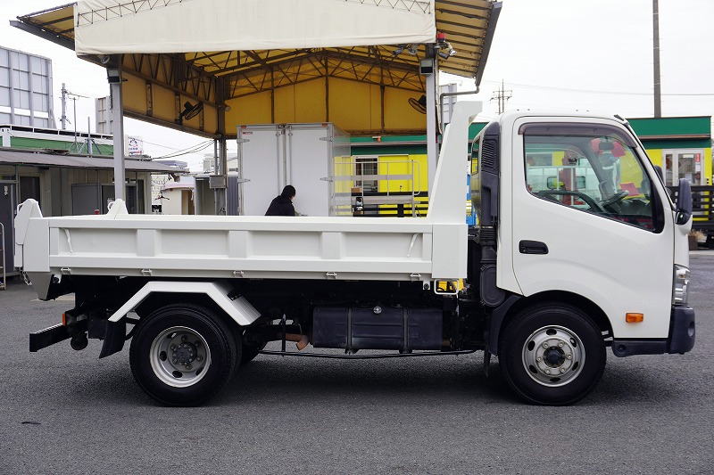 デュトロ　「ワイド」　強化　ローダーダンプ　新明和製　三方開　積載３７００ｋｇ　スライド用ラジコン　ダンプピン　左電格ミラー　ＥＴＣ　６速ＭＴ！3
