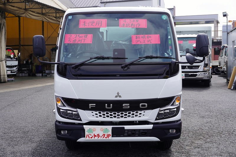 （未使用）　キャンター　「標準幅」　パッカー車　プレス式　積載２２５０ｋｇ　新明和製　４．３立米　連続動作　汚水タンク　防臭扉　網工具入れ　バックカメラ　左電格ミラー　ＬＥＤヘッドライト＆フォグランプ　スマートキー　衝突軽減ブレーキ　車線逸脱警報　５速ＭＴ！車検「Ｒ９年３月まで！」0