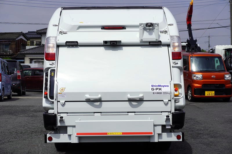 （未使用）　キャンター　「標準幅」　パッカー車　プレス式　積載２２５０ｋｇ　新明和製　４．３立米　連続動作　汚水タンク　防臭扉　網工具入れ　バックカメラ　左電格ミラー　ＬＥＤヘッドライト＆フォグランプ　スマートキー　衝突軽減ブレーキ　車線逸脱警報　５速ＭＴ！車検「Ｒ９年３月まで！」2
