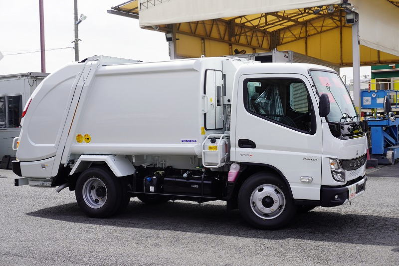（未使用）　キャンター　「標準幅」　パッカー車　プレス式　積載２２５０ｋｇ　新明和製　４．３立米　連続動作　汚水タンク　防臭扉　網工具入れ　バックカメラ　左電格ミラー　ＬＥＤヘッドライト＆フォグランプ　スマートキー　衝突軽減ブレーキ　車線逸脱警報　５速ＭＴ！車検「Ｒ９年３月まで！」4
