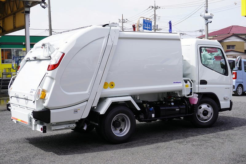 （未使用）　キャンター　「標準幅」　パッカー車　プレス式　積載２２５０ｋｇ　新明和製　４．３立米　連続動作　汚水タンク　防臭扉　網工具入れ　バックカメラ　左電格ミラー　ＬＥＤヘッドライト＆フォグランプ　スマートキー　衝突軽減ブレーキ　車線逸脱警報　５速ＭＴ！車検「Ｒ９年３月まで！」6