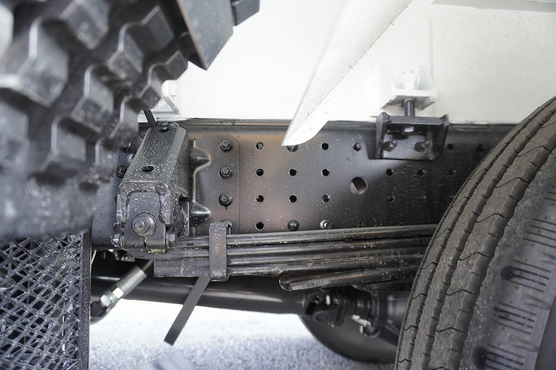 （未使用）　キャンター　「標準幅」　パッカー車　プレス式　積載２２５０ｋｇ　新明和製　４．３立米　連続動作　汚水タンク　防臭扉　網工具入れ　バックカメラ　左電格ミラー　ＬＥＤヘッドライト＆フォグランプ　スマートキー　衝突軽減ブレーキ　車線逸脱警報　５速ＭＴ！車検「Ｒ９年３月まで！」9