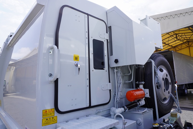 （未使用）　キャンター　「標準幅」　パッカー車　プレス式　積載２２５０ｋｇ　新明和製　４．３立米　連続動作　汚水タンク　防臭扉　網工具入れ　バックカメラ　左電格ミラー　ＬＥＤヘッドライト＆フォグランプ　スマートキー　衝突軽減ブレーキ　車線逸脱警報　５速ＭＴ！車検「Ｒ９年３月まで！」13
