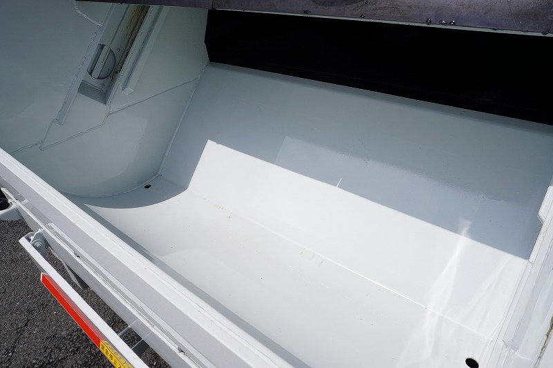 （未使用）　キャンター　「標準幅」　パッカー車　プレス式　積載２２５０ｋｇ　新明和製　４．３立米　連続動作　汚水タンク　防臭扉　網工具入れ　バックカメラ　左電格ミラー　ＬＥＤヘッドライト＆フォグランプ　スマートキー　衝突軽減ブレーキ　車線逸脱警報　５速ＭＴ！車検「Ｒ９年３月まで！」19