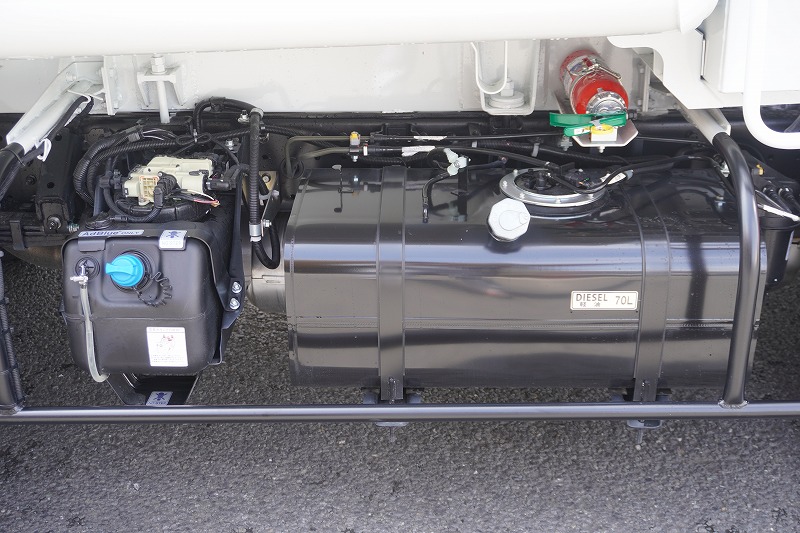 （未使用）　キャンター　「標準幅」　パッカー車　プレス式　積載２２５０ｋｇ　新明和製　４．３立米　連続動作　汚水タンク　防臭扉　網工具入れ　バックカメラ　左電格ミラー　ＬＥＤヘッドライト＆フォグランプ　スマートキー　衝突軽減ブレーキ　車線逸脱警報　５速ＭＴ！車検「Ｒ９年３月まで！」20