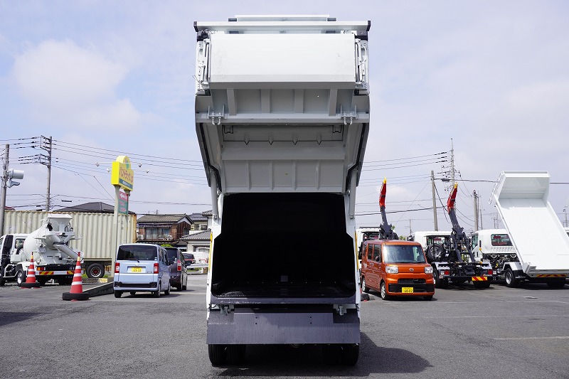 （未使用）　キャンター　「標準幅」　パッカー車　プレス式　積載２２５０ｋｇ　新明和製　４．３立米　連続動作　汚水タンク　防臭扉　網工具入れ　バックカメラ　左電格ミラー　ＬＥＤヘッドライト＆フォグランプ　スマートキー　衝突軽減ブレーキ　車線逸脱警報　５速ＭＴ！車検「Ｒ９年３月まで！」22