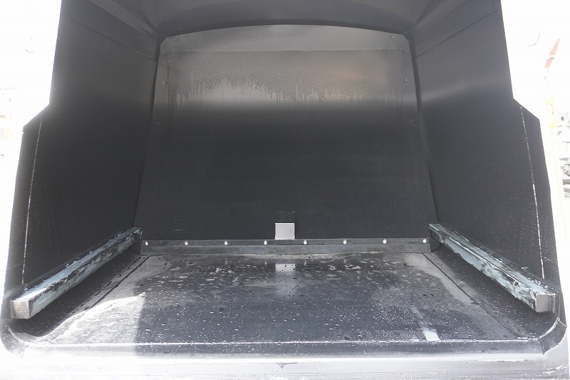 （未使用）　キャンター　「標準幅」　パッカー車　プレス式　積載２２５０ｋｇ　新明和製　４．３立米　連続動作　汚水タンク　防臭扉　網工具入れ　バックカメラ　左電格ミラー　ＬＥＤヘッドライト＆フォグランプ　スマートキー　衝突軽減ブレーキ　車線逸脱警報　５速ＭＴ！車検「Ｒ９年３月まで！」23