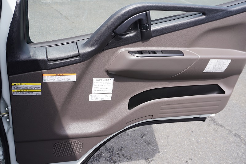 （未使用）　キャンター　「標準幅」　パッカー車　プレス式　積載２２５０ｋｇ　新明和製　４．３立米　連続動作　汚水タンク　防臭扉　網工具入れ　バックカメラ　左電格ミラー　ＬＥＤヘッドライト＆フォグランプ　スマートキー　衝突軽減ブレーキ　車線逸脱警報　５速ＭＴ！車検「Ｒ９年３月まで！」31