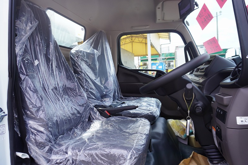（未使用）　キャンター　「標準幅」　パッカー車　プレス式　積載２２５０ｋｇ　新明和製　４．３立米　連続動作　汚水タンク　防臭扉　網工具入れ　バックカメラ　左電格ミラー　ＬＥＤヘッドライト＆フォグランプ　スマートキー　衝突軽減ブレーキ　車線逸脱警報　５速ＭＴ！車検「Ｒ９年３月まで！」32