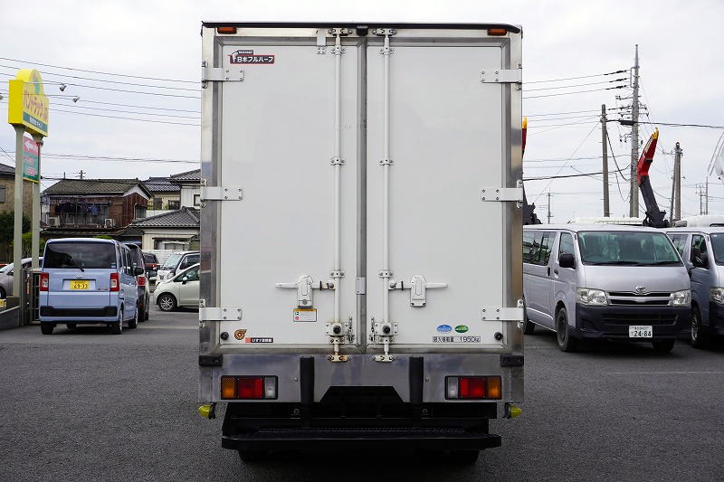 エルフ　１０尺　冷蔵冷凍車　積載１９５０ｋｇ　菱重製　両側サイドドア　－３０度設定　荷台シマ板張り＆スノコ付き　ラッシング２段　間仕切り扉　左電格ミラー　坂道発進補助　バックカメラ　ＥＴＣ２．０　フォグランプ　５速ＭＴ！2