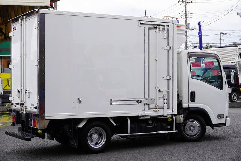 エルフ　１０尺　冷蔵冷凍車　積載１９５０ｋｇ　菱重製　両側サイドドア　－３０度設定　荷台シマ板張り＆スノコ付き　ラッシング２段　間仕切り扉　左電格ミラー　坂道発進補助　バックカメラ　ＥＴＣ２．０　フォグランプ　５速ＭＴ！6