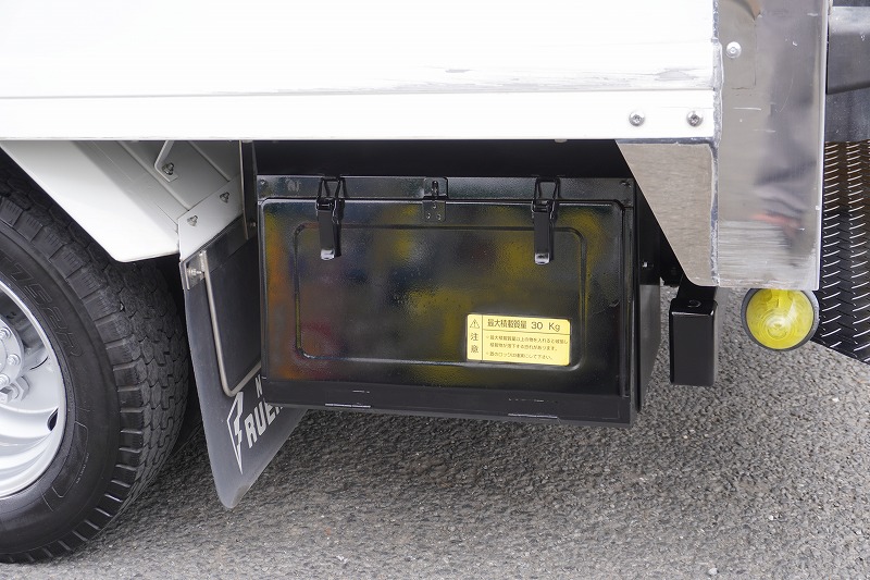 エルフ　１０尺　冷蔵冷凍車　積載１９５０ｋｇ　菱重製　両側サイドドア　－３０度設定　荷台シマ板張り＆スノコ付き　ラッシング２段　間仕切り扉　左電格ミラー　坂道発進補助　バックカメラ　ＥＴＣ２．０　フォグランプ　５速ＭＴ！18