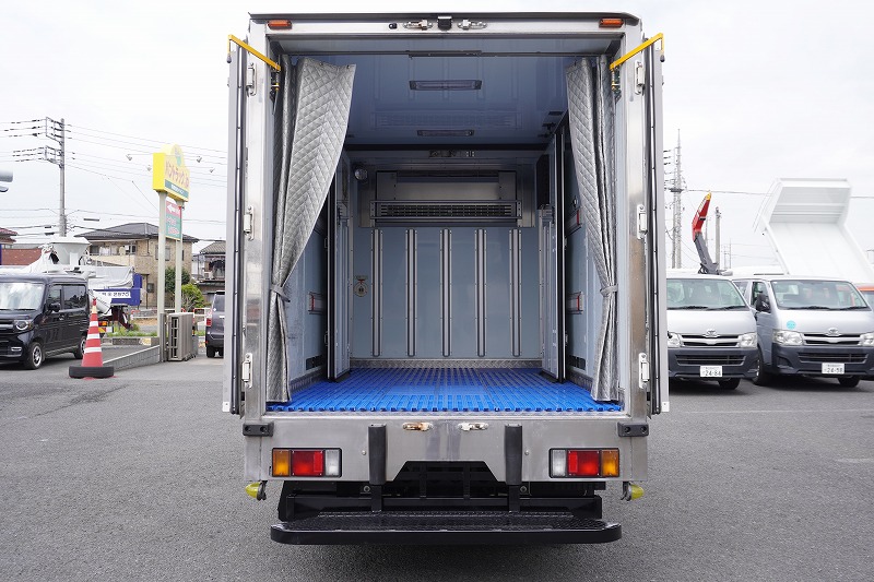 エルフ　１０尺　冷蔵冷凍車　積載１９５０ｋｇ　菱重製　両側サイドドア　－３０度設定　荷台シマ板張り＆スノコ付き　ラッシング２段　間仕切り扉　左電格ミラー　坂道発進補助　バックカメラ　ＥＴＣ２．０　フォグランプ　５速ＭＴ！19
