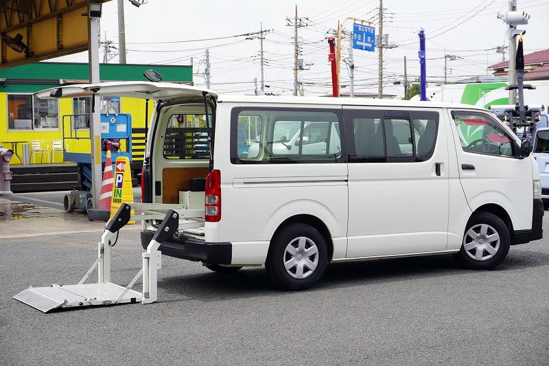 ハイエース　ロング　ＤＸ　５ドア　ガソリン車　３～６人乗り　トヨタ車体製パワーゲート　小窓　ワンオーナー！低走行！ＡＴ車！！
